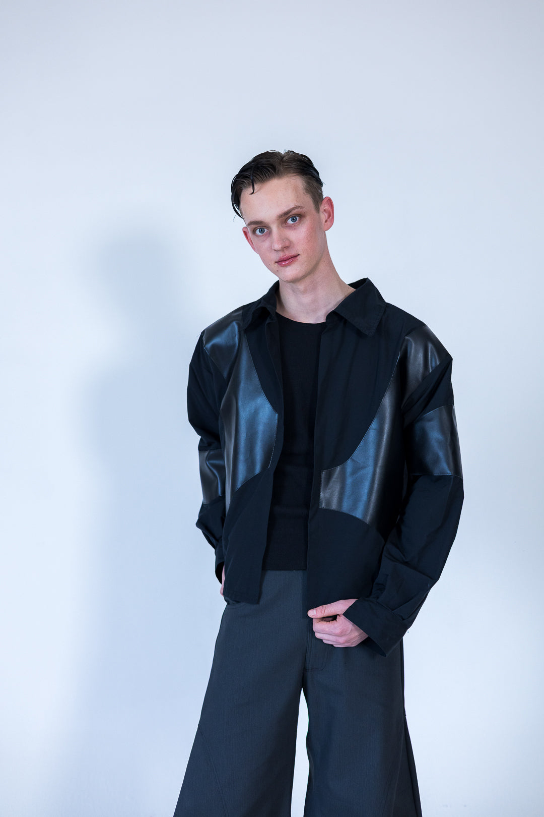 0035// HEMD MIT LEDER