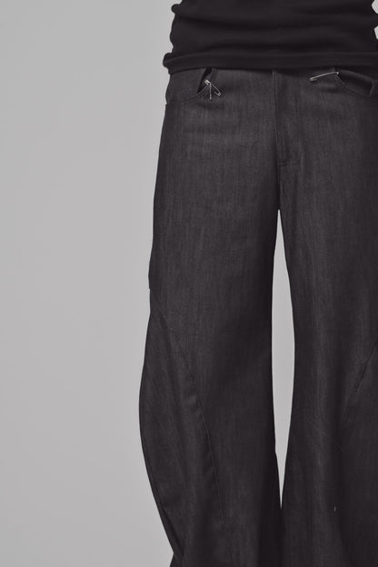 0029// SCHWARZE JEANSHOSE