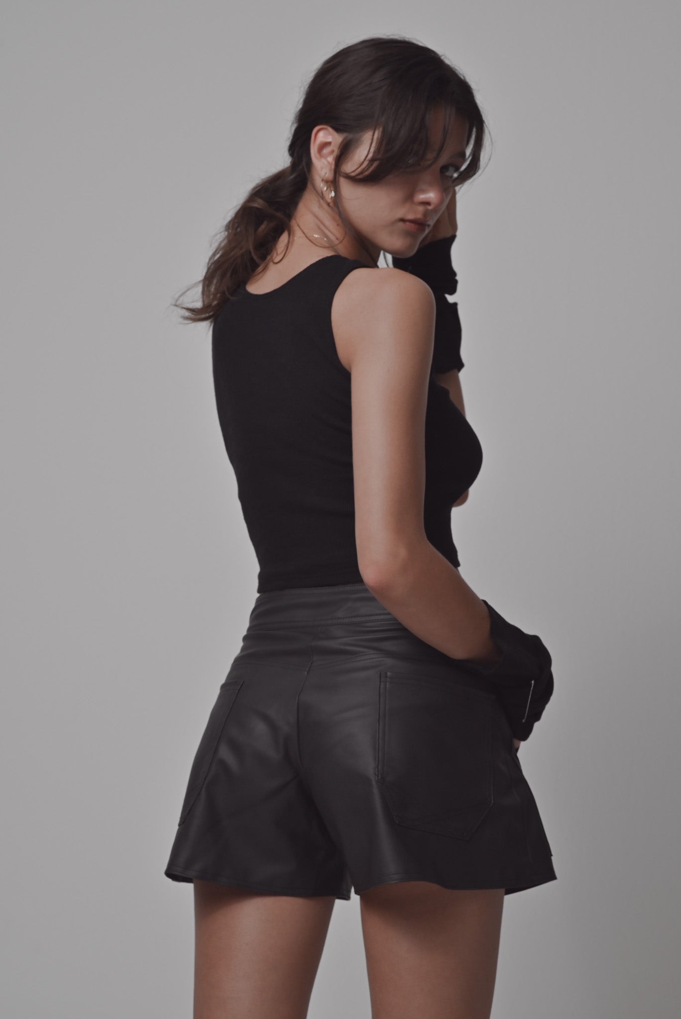 kurze Lederhose, von Labay PN, mit 6 Taschen, Ansicht von Hinten
