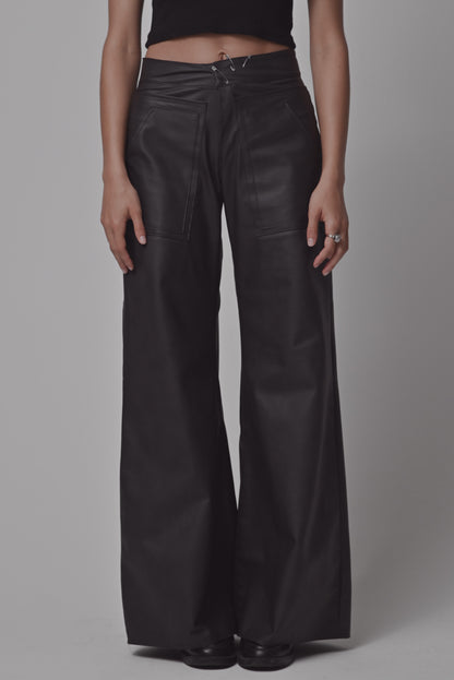 Lange Lederhose von LabayPN, mit 6 Taschen, Ansicht von vorne